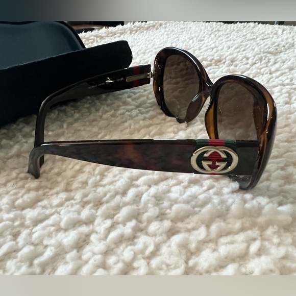 Gucci Women’s Black Sunglasses w/ Signature Colors & Interlocking G’s w/ case! - Picture 2 of 5